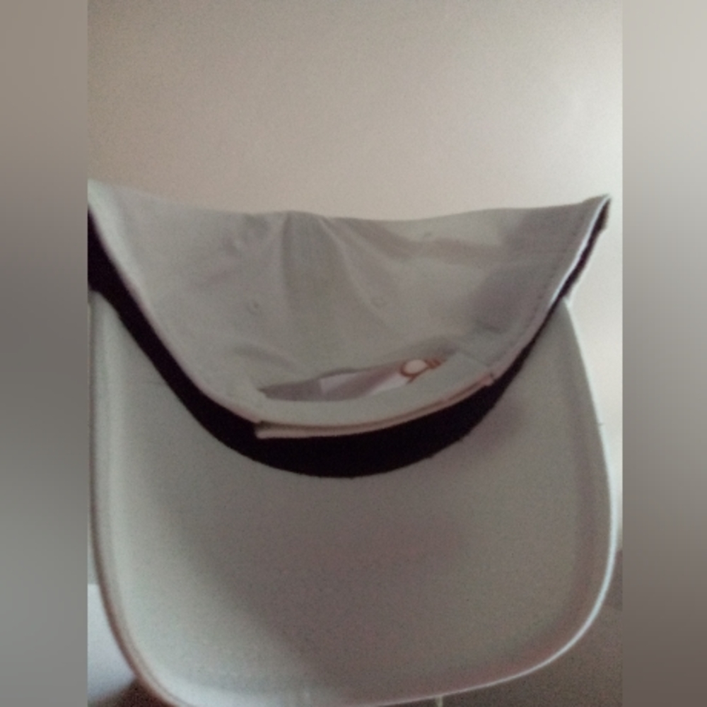 White cap - Picture 2 of 3